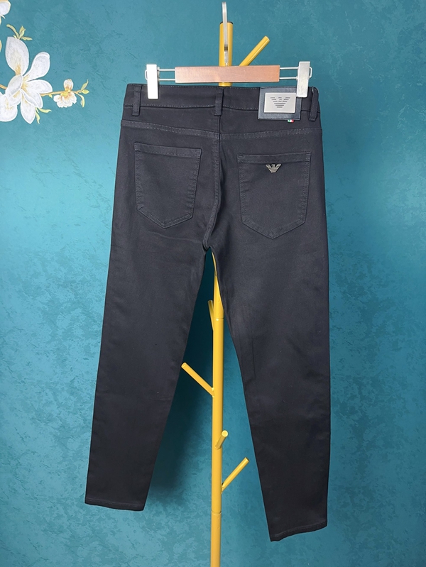 ブランドジーンズ側面デザイン